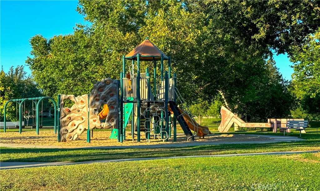 https://media.crmls.org/medias/17a64617-08ee-4c4f-8a56-ce6c6d500116.jpg?preset=X-Large