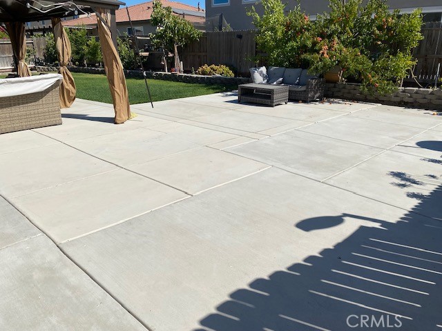 https://media.crmls.org/medias/17a6ec14-b23a-4a44-8532-8761615bf6cd.jpg?preset=X-Large