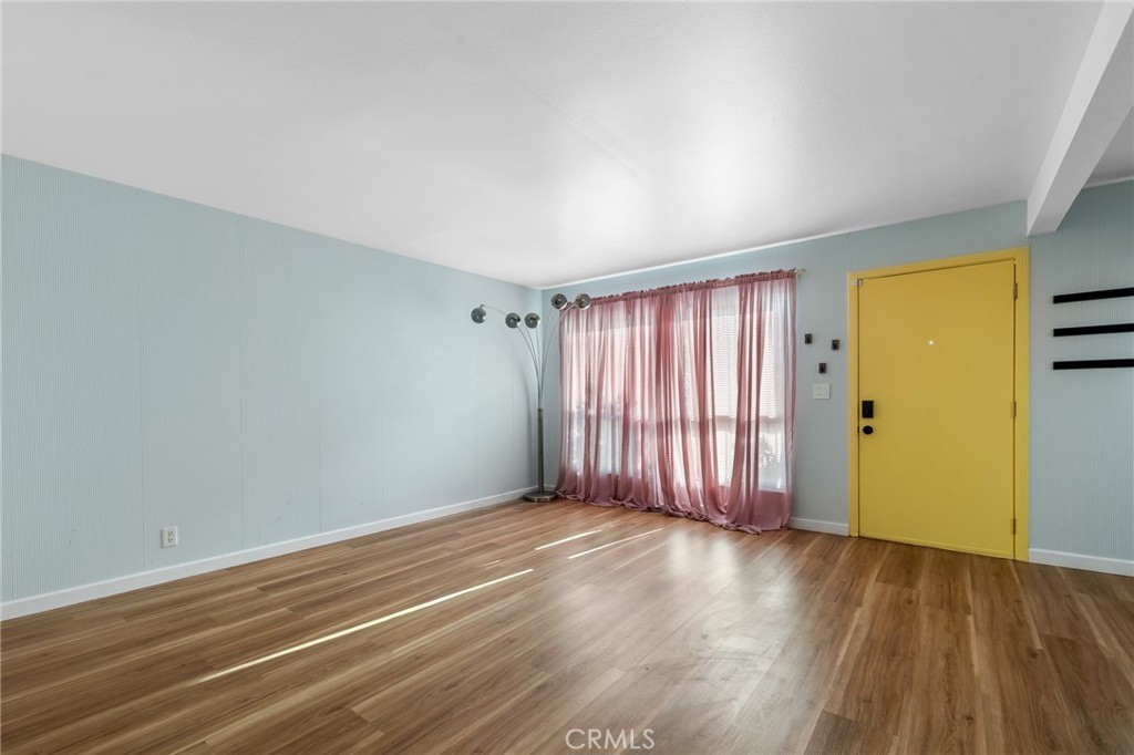 https://media.crmls.org/medias/17a77e72-4390-4a74-9d28-6c9b8fdd80b9.jpg?preset=X-Large