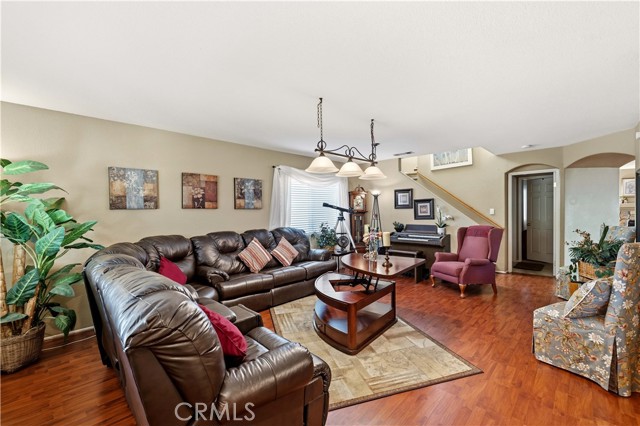 Detail Gallery Image 6 of 43 For 1549 Thomas Dr, Lancaster,  CA 93535 - 4 Beds | 3 Baths