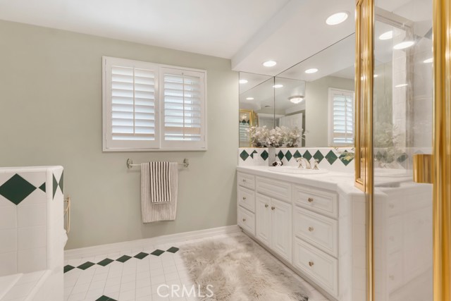 Detail Gallery Image 28 of 57 For 10132 Hadley, Northridge,  CA 91324 - 4 Beds | 3 Baths