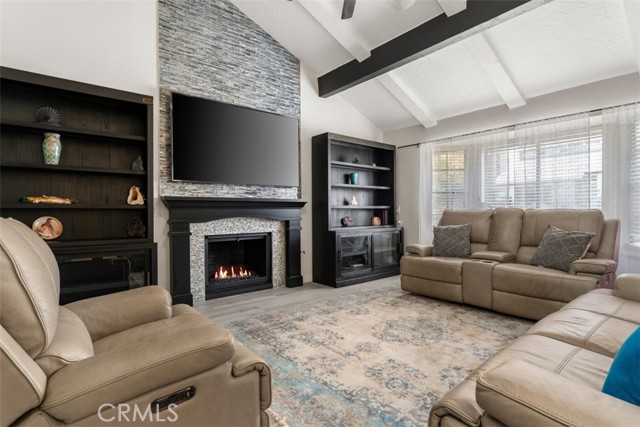 Detail Gallery Image 5 of 57 For 1520 Downs St, Oceanside,  CA 92054 - 4 Beds | 3 Baths