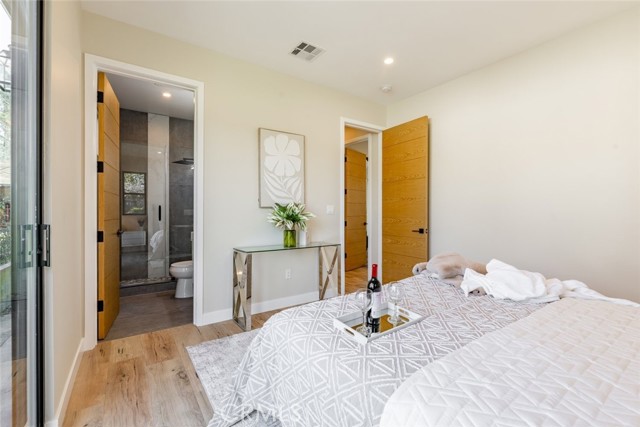 5805 Bucknell Avenue, Valley Village CA: https://media.crmls.org/medias/17a89d58-37fa-4fc9-9c22-991b5c3409f8.jpg