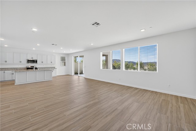 Detail Gallery Image 8 of 40 For 35164 Bergamot Cove, Fallbrook,  CA 92028 - 4 Beds | 3 Baths