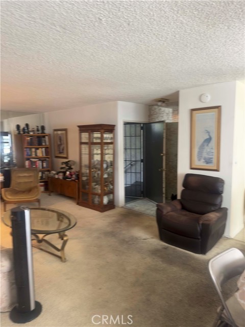 Detail Gallery Image 1 of 9 For 3749 Lockland Dr #B,  Los Angeles,  CA 90008 - 1 Beds | 1 Baths