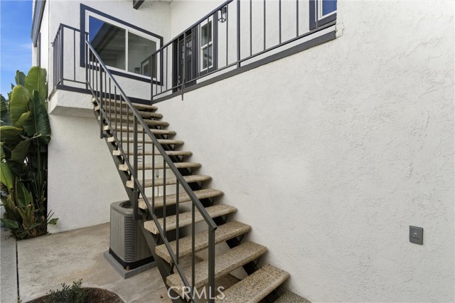 Detail Gallery Image 17 of 49 For 203 Cedar St a & B,  Newport Beach,  CA 92663 - 4 Beds | 3 Baths