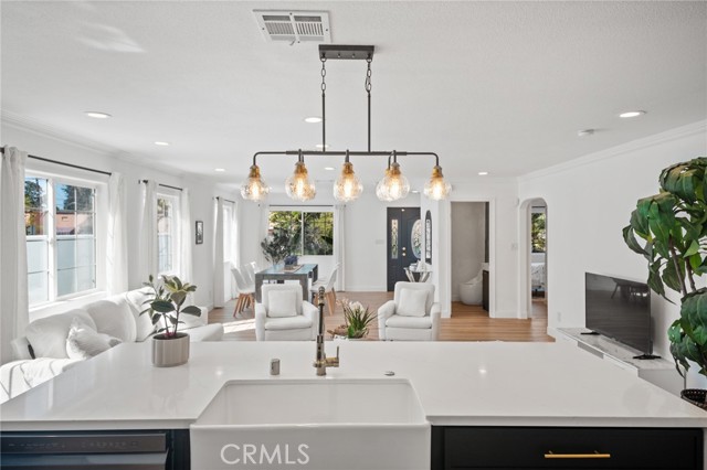 Detail Gallery Image 12 of 30 For 916 N Oxford Ave, Los Angeles,  CA 90029 - 4 Beds | 2/1 Baths