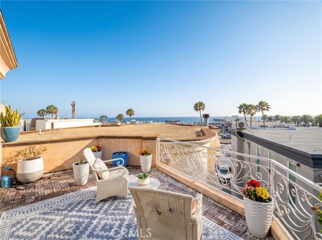1105 Manhattan, Hermosa Beach, California 90254, 4 Bedrooms Bedrooms, 0 ,2 BathroomsBathrooms,Residential,For Sale,Manhattan,0,PV26150388
