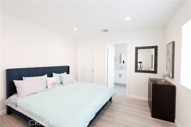 Detail Gallery Image 8 of 26 For 18623 Bryant St, Northridge,  CA 91324 - 3 Beds | 2 Baths