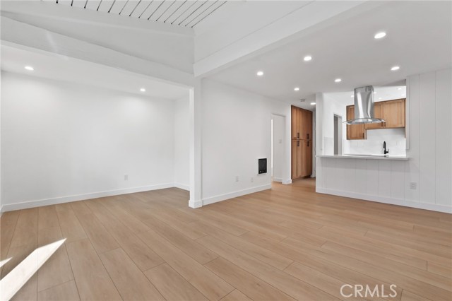 Front Image Thumbnail for CROC26053936