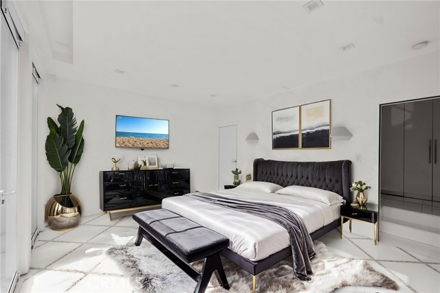 1046 N Hillcrest Road, Beverly Hills CA: https://media.crmls.org/medias/17ac99a0-7ca7-4957-898e-e256875fdbe8.jpg