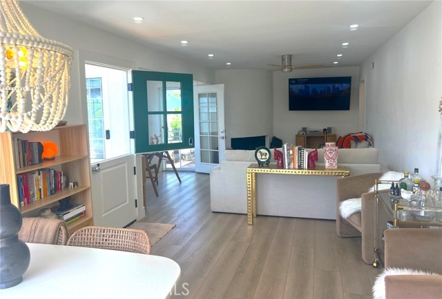 Detail Gallery Image 9 of 32 For 100 Yorktown, Newport Beach,  CA 92660 - 2 Beds | 2 Baths