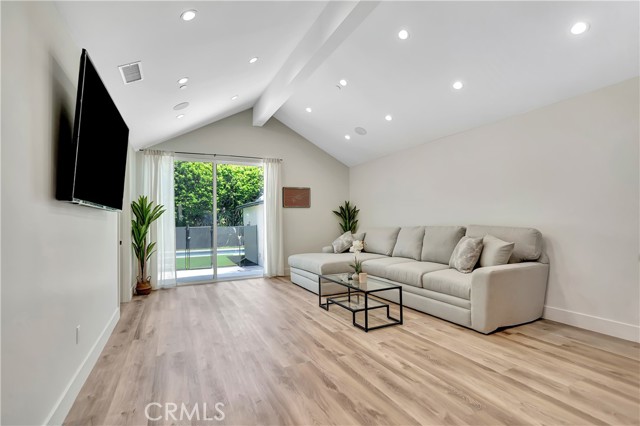 Detail Gallery Image 4 of 54 For 6743 Colgate Ave, Los Angeles,  CA 90048 - 4 Beds | 3/1 Baths