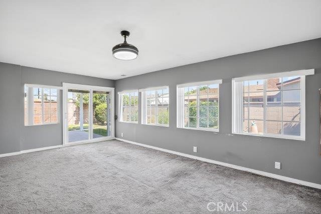 https://media.crmls.org/medias/17ae7d3b-8cdf-4006-8601-ee4311e1bf14.jpg?preset=X-Large