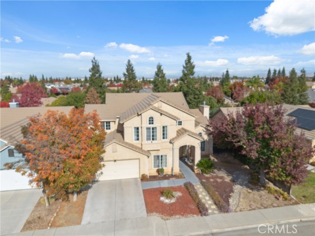 Detail Gallery Image 2 of 36 For 1150 E Pinehurst Ave, Fresno,  CA 93730 - 5 Beds | 3 Baths