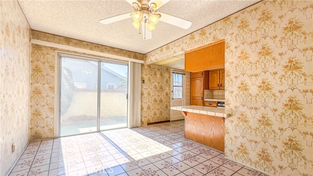 1702 E Bach Street, Carson CA: https://media.crmls.org/medias/17b0f09e-6bf0-4ab8-9df5-9b1f5692a471.jpg