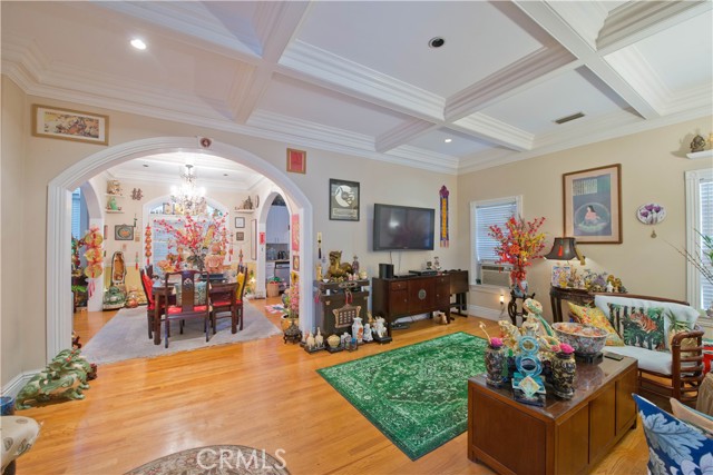 Detail Gallery Image 30 of 37 For 12413 Westminster Ave, Los Angeles,  CA 90066 - 6 Beds | 5 Baths