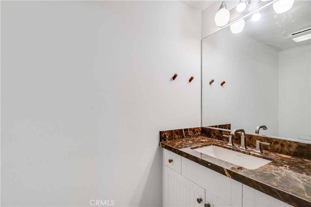https://media.crmls.org/medias/17b26dce-0e6c-4578-8702-8c2e8a38c7b5.jpg?preset=X-Large