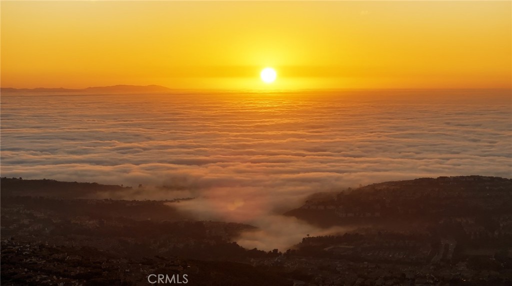 https://media.crmls.org/medias/17b2d1ff-deac-4264-9198-fb7967448988.jpg?preset=X-Large
