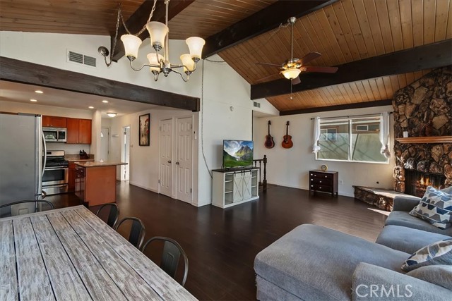 Detail Gallery Image 12 of 42 For 22868 Laurel, Crestline,  CA 92325 - 3 Beds | 2 Baths