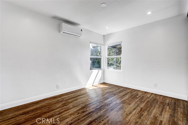 Detail Gallery Image 21 of 38 For 3010 Laurel Ave, Manhattan Beach,  CA 90266 - 4 Beds | 2 Baths