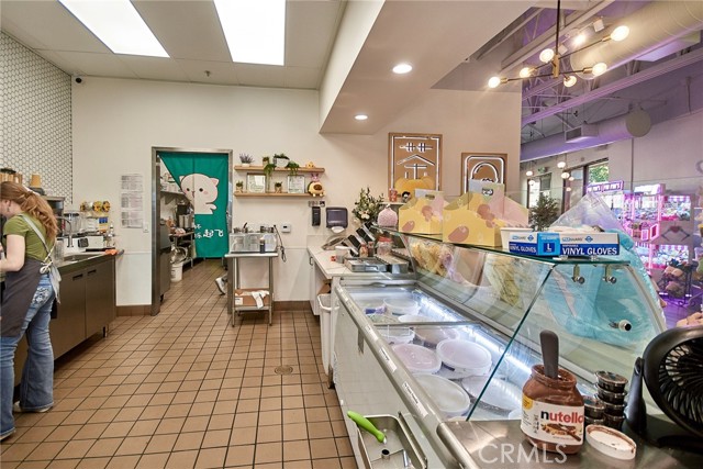 2145 Foothill Boulevard, La Verne CA: https://media.crmls.org/medias/17b4c01e-54d0-44f4-b744-789d7b7e7919.jpg