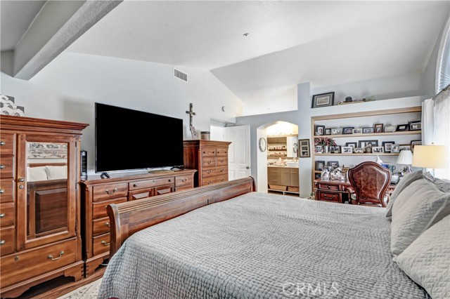 Detail Gallery Image 7 of 11 For 13723 Berkeley Ct, Fontana,  CA 92336 - 3 Beds | 2/1 Baths