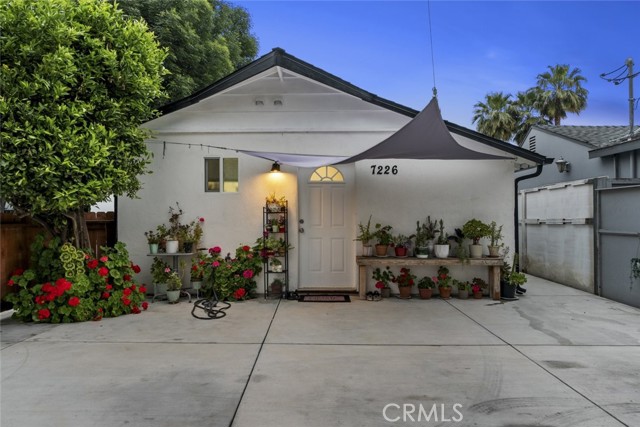 7228 Jamieson Avenue, Reseda CA: https://media.crmls.org/medias/17b5d4d0-30ca-4ce8-8176-c49b08803823.jpg
