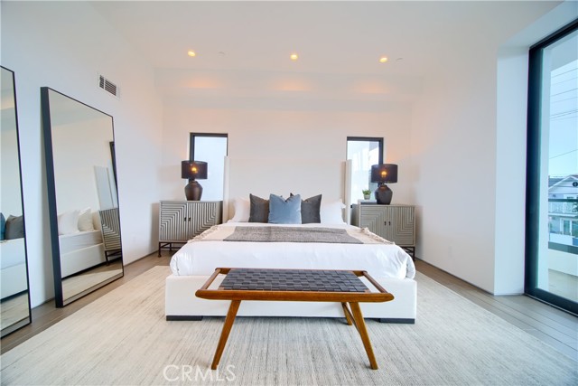 203 indianapolis Avenue, Huntington Beach CA: https://media.crmls.org/medias/17b614e1-5cfd-44a4-9fd7-955045b19953.jpg