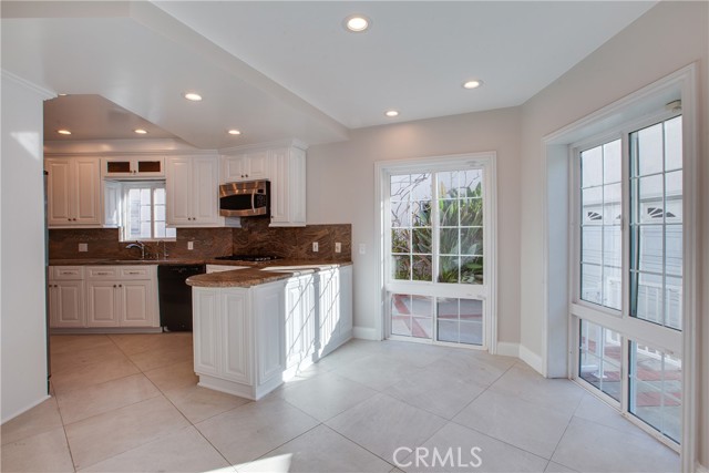 Detail Gallery Image 17 of 39 For 3667 Sawtelle Bld, Los Angeles,  CA 90066 - 5 Beds | 3/1 Baths