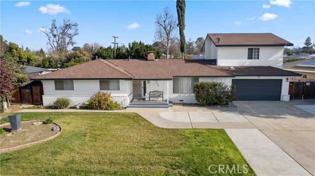 Detail Gallery Image 8 of 64 For 925 S Purdue Ave, Fresno,  CA 93727 - 5 Beds | 4 Baths