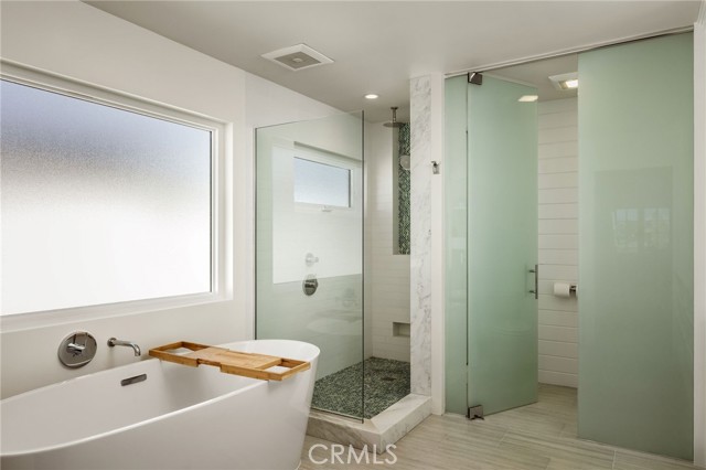 Detail Gallery Image 21 of 29 For 1720 Oak Ave, Manhattan Beach,  CA 90266 - 4 Beds | 3/1 Baths