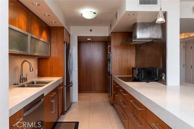 222 Monterey Road, Glendale CA: https://media.crmls.org/medias/17b7a438-228f-45d9-b43f-bfd28740caa9.jpg