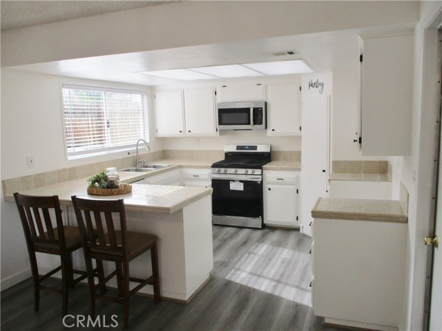 Detail Gallery Image 5 of 31 For 16999 Lorene Dr, Victorville,  CA 92395 - 3 Beds | 2 Baths