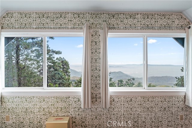 Detail Gallery Image 22 of 47 For 28775 Sycamore Ln, Lake Arrowhead,  CA 92385 - 2 Beds | 3 Baths