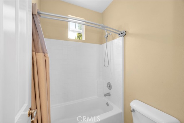 Hall bath upstairs / Angel 2