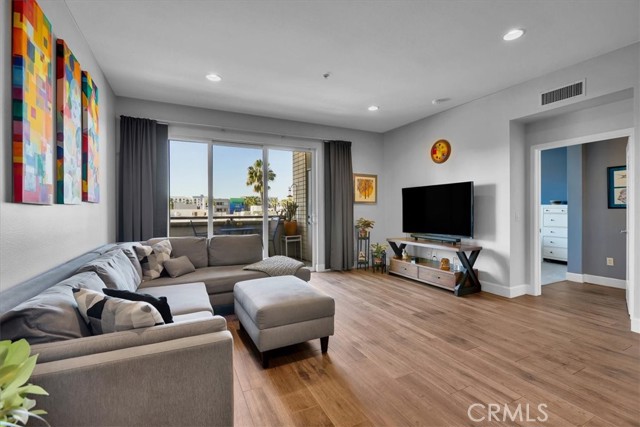 Image 29 of 75 For 300 4th Street 214