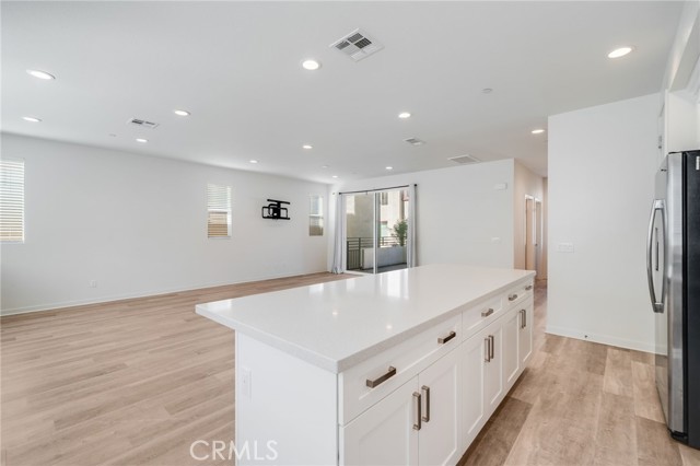 Detail Gallery Image 4 of 36 For 582 Cultivate, Irvine,  CA 92618 - 4 Beds | 3/1 Baths