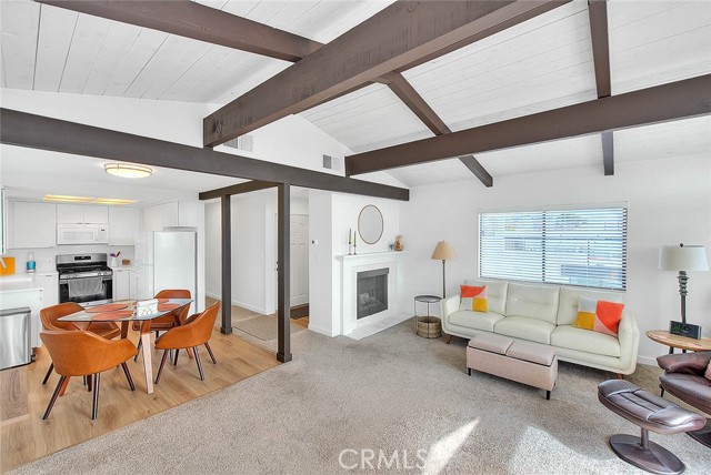 Detail Gallery Image 5 of 17 For 833 Monterey Bld, Hermosa Beach,  CA 90254 - 2 Beds | 2 Baths