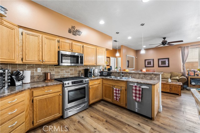 Detail Gallery Image 12 of 50 For 5522 Lighthouse Ln, Palmdale,  CA 93552 - 6 Beds | 3 Baths