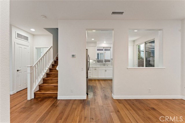 Detail Gallery Image 4 of 37 For 204 Windy, Tustin,  CA 92782 - 3 Beds | 2/1 Baths