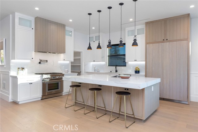 Detail Gallery Image 16 of 45 For 5537 Sunnyslope Ave, Sherman Oaks,  CA 91401 - 4 Beds | 4/1 Baths