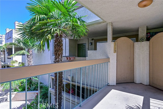 Detail Gallery Image 1 of 1 For 3605 E Anaheim St #315,  Long Beach,  CA 90804 - 3 Beds | 2 Baths