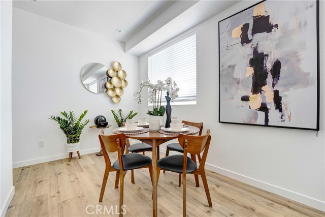 Detail Gallery Image 7 of 16 For 11952 Vanowen Ave, North Hollywood,  CA 91605 - 4 Beds | 3/1 Baths