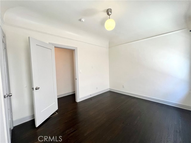 122 S Westmoreland Ave, Los Angeles CA: https://media.crmls.org/medias/17bfab05-07be-424b-a8a2-4be47f48dd23.jpg