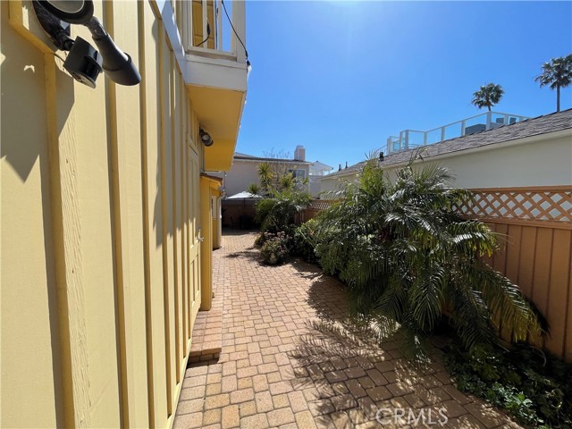 Detail Gallery Image 53 of 57 For 2711 Seaview Ave, Corona Del Mar,  CA 92625 - 2 Beds | 2 Baths