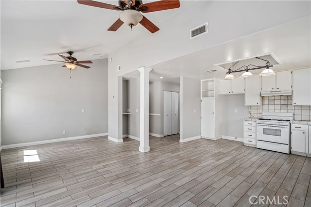 44220 Fig Avenue, Lancaster CA: https://media.crmls.org/medias/17c0fc81-1785-4e22-8d85-5c11cc7aca99.jpg