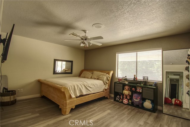 Image 11 of 32 For 9839 9839 Warwick Dr