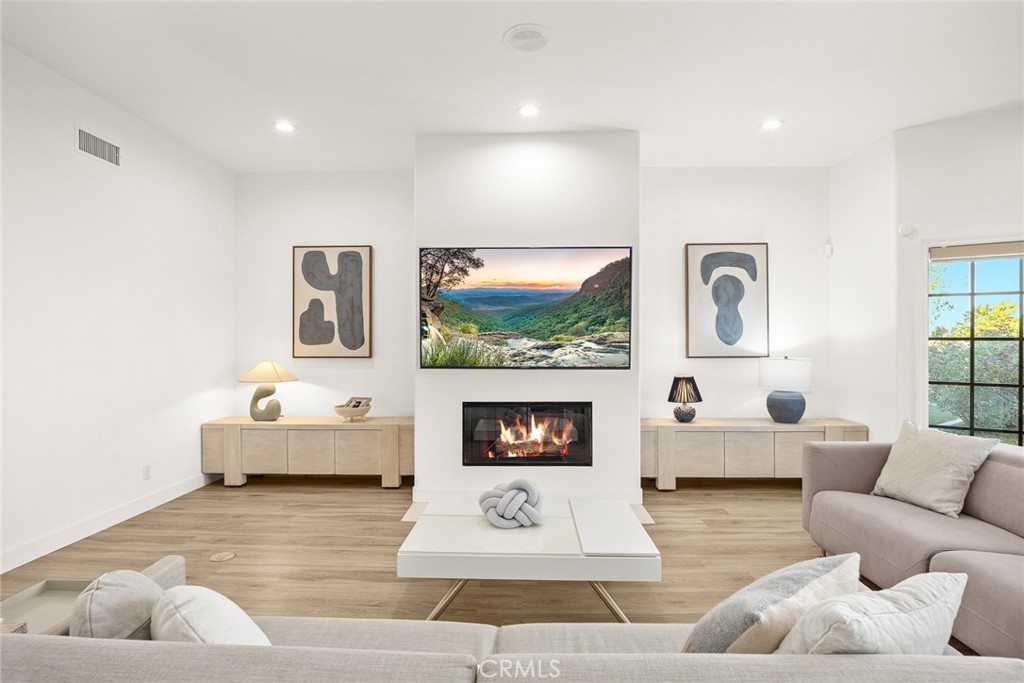 MLS #WS25257279 image #15