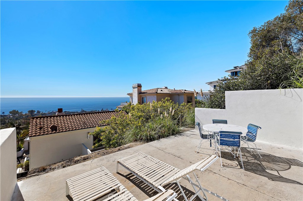 https://media.crmls.org/medias/17c26a8a-1f29-4bae-aba1-c2bfdb736c65.jpg?preset=X-Large